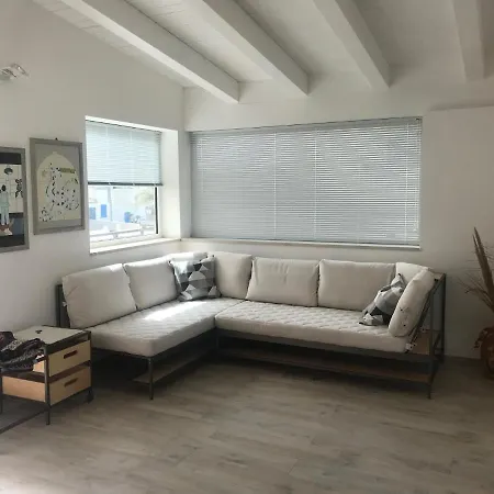 White Wall ヴィラ